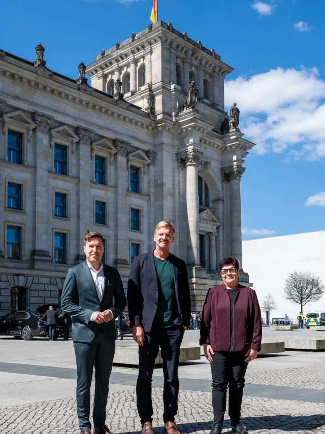 Politik trifft Hauptstadtjournalismus 🗞️🇩🇪

Zu einer starken Demokratie gehört ein starker, unabhängiger Journalismus – klar in der Sprache und auch mal unbequem.

Genau dafür steht auch @politico . Auf Einladung des @seeheimerkreis haben wir uns mit @gordon.repinski , Executive Editor von POLITICO Deutschland, ausgetauscht. Im Mittelpunkt: Wie bleibt unsere Demokratie stark? Und wie bringen wir die dringend notwendigen Reformen in Deutschland endlich voran?

Klar ist: Es gibt viel zu tun. Packen wir es an. 💪

#Demokratie #Journalismus #Berlin #Politik #Reformen