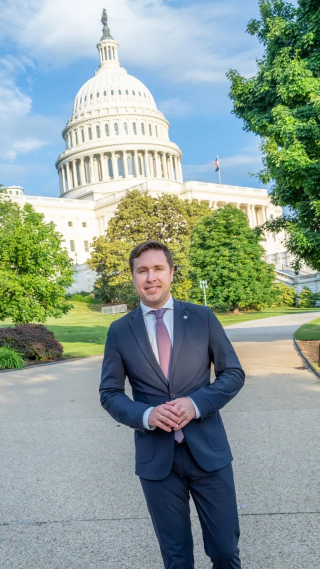 🇺🇸🇩🇪 Mit der @atlantik_bruecke war ich diese Woche in Washington D.C. – mit einem klaren Ziel: Brücken bauen und Partnerschaften ausbauen.

Die Spannungen zwischen Berlin und Washington sind gerade nicht zu übersehen. Aber bei allen Differenzen: Die USA bleiben neben China unser wichtigster Handelspartner. Die wirtschaftlichen und sicherheitspolitischen Verbindungen sind stark – und die persönlichen Bindungen zwischen unseren Gesellschaften erst recht.

Gespräche mit Vertretern des US-Handelsministeriums und der Wirtschaft haben mich bestätigt: Es lohnt sich, in die deutsch-amerikanische Freundschaft zu investieren. Vielleicht jetzt mehr denn je.