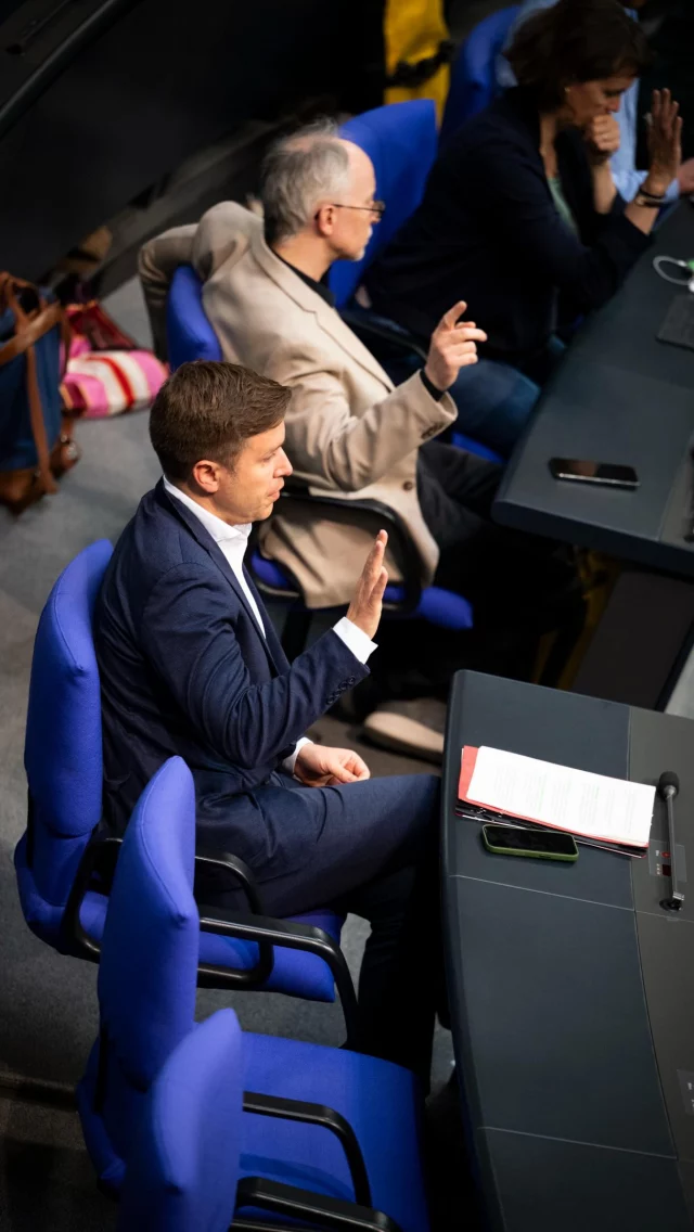 Stahlindustrie im Saarland gescheitert?

Wenn es nach der AfD im Bundestag geht, offenbar schon.

Ich sehe das anders: Unsere Stahlindustrie sichert tausende Arbeitsplätze und ist das Rückgrat unseres Industriestandorts. Gemeinsam mit den Beschäftigten kämpfen wir für ihre Zukunft – im Saarland und in ganz Deutschland.

Stahl hat Zukunft. Und wir kämpfen dafür. 💪🇩🇪

#Stahl #Saarland #Industrie #Arbeitsplätze #Zukunft