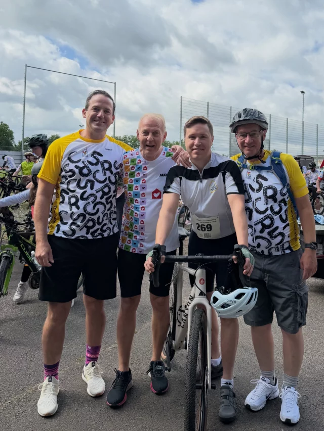 🚴‍♂️❤️ Gemeinsam für den guten Zweck unterwegs!

Heute durfte mit vielen Teilnehmer bei der Solo Charity Bike Tour von Roland McDonald in Homburg dabei sein. Mit beeindruckendem Engagement verbindet diese Tour sportliche Leistung mit sozialem Einsatz und sammelt Spenden für wichtige Hilfsprojekte.

Mein Respekt gilt allen, die in die Pedale treten, unterstützen und mithelfen. Solche Aktionen zeigen, was möglich ist, wenn Menschen sich gemeinsam für andere einsetzen.

Vielen Dank für euren Einsatz und weiterhin eine gute Fahrt! 🚴‍♀️💪

#CharityBikeTour #Homburg #GemeinsamStark #Ehrenamt #Solidarität RadfahrenFürDenGutenZweck