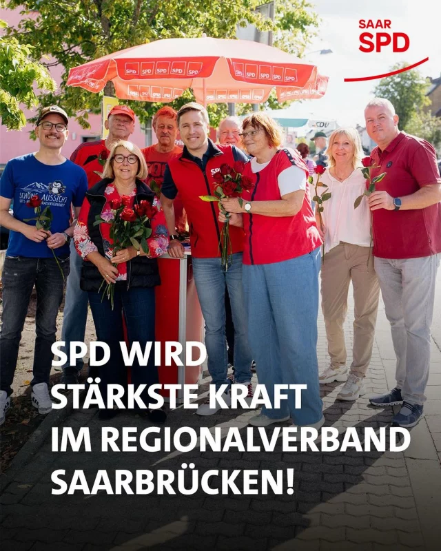 🌹 SPD wird stärkste Kraft im Regionalverband Saarbrücken!

Die Regionalversammlung wurde heute neu gewählt – und die gute Nachricht des Abends ist: Die SPD löst die CDU als stärkste Kraft ab. 💪🌹

🔴 Die SPD wird stärkste Kraft und verliert nur leicht.
⚫ Die CDU verliert rund 13 Prozentpunkte und ist der klare Wahlverlierer.
🏙️ In Saarbrücken-Stadt landet die CDU sogar abgeschlagen auf Platz 4 – hinter den Grünen.
➡️ Die AfD legt zu, bleibt aber auch hier unter ihrem Bundestrend.

Ein riesiges Dankeschön an unsere Kandidatinnen und Kandidaten, unsere Mitarbeitenden und vor allem an die vielen fleißigen Helferinnen und Helfer, die in den vergangenen Wochen an Haustüren, Infoständen und in unzähligen Gesprächen um jede Stimme gekämpft haben. Dieser Einsatz hat sich gelohnt! ❤️🌹

Natürlich kann und darf uns das Ergebnis der AfD trotzdem nicht egal sein. Für uns ist es ein klarer Auftrag mit Blick auf die Landtagswahl: Wir werden um jede Stimme für unser Team Zuversicht kämpfen.

Wir werben um alle Saarländerinnen und Saarländer, die unser Land gemeinsam mit Anke Rehlinger und der SPD weiter voranbringen wollen – statt das Saarland ständig schlechtzureden. Die Schlechte-Laune-Strategie der Landes-CDU ohne eigene Ideen ist schon jetzt gescheitert. Wenn die CDU so weitermacht, kämpft sie im Saarland am Ende um Platz 2.

Und klar ist auch: Diese Wahl ist nicht eins zu eins mit der Landtagswahl 2027 vergleichbar. Dann geht es um die Frage: Wer ist eine von uns und kann für unser Saarland kämpfen – hier vor Ort und in Berlin?

Unsere Antwort ist klar: Anke Rehlinger. 🌹

Das Fazit dieses Abends: Gemeinsam kämpfen lohnt sich. Und genau das werden wir weiter tun. ❤️